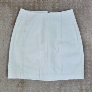 FREE PEOPLE SIZE 0 FAUX LEATHER MINI SKIRT